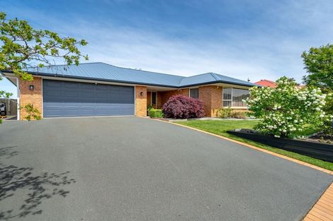 Photo of property in 2 Sunninghurst Drive, Fairfield, Dunedin, 9018