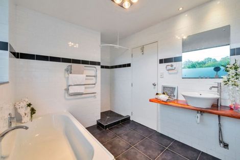 Photo of property in 5 Wilkinson Way, Browns Bay, Auckland, 0630