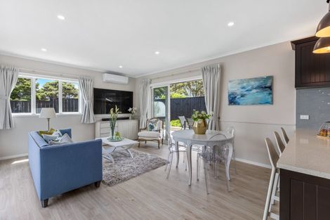 Photo of property in 9 Waimaru Lane, Orewa, 0931