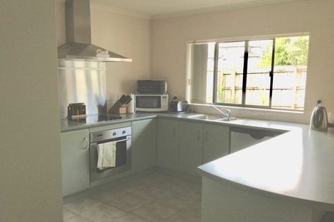 Photo of property in 18 Glen Bay Close, Pinehill, Auckland, 0632