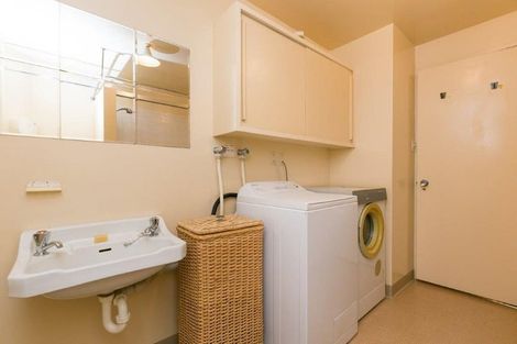 Photo of property in Mansfield Towers, 1 Grant Road, Thorndon, Wellington, 6011