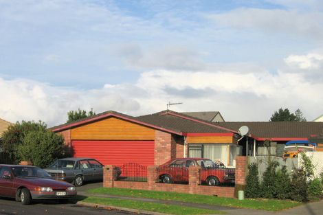 Photo of property in 19 Bernie Edwards Place, Botany Downs, Auckland, 2010