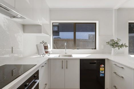 Photo of property in 50b Mirrabooka Avenue, Botany Downs, Auckland, 2010