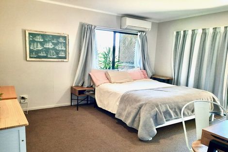 Photo of property in 216 Whangaparaoa Road, Red Beach, 0932