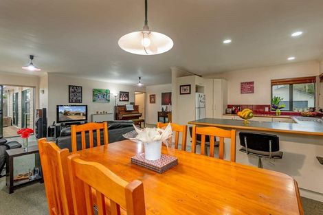 Photo of property in 15 Woburn Place, Takaro, Palmerston North, 4412
