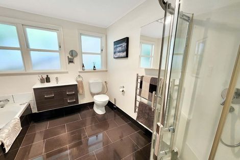 Photo of property in 16 Manor Drive, Stokes Valley, Lower Hutt, 5019