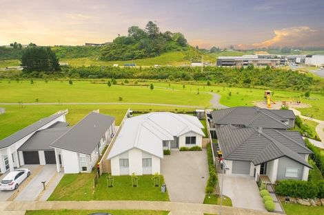 Photo of property in 115 Awataha Crescent, Pyes Pa, Tauranga, 3110