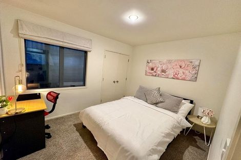 Photo of property in 75a Dress Circle, Newlands, Wellington, 6037