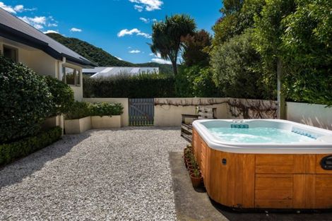 Photo of property in 13 Captains Close, Waikawa, Picton, 7220