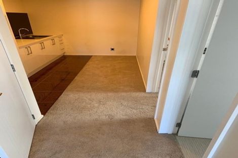 Photo of property in 21 Midhurst Avenue, Henderson, Auckland, 0612