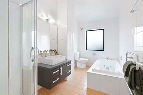 Photo of property in 46 Ballymore Drive, Pinehill, Auckland, 0632