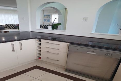 Photo of property in 2/479 Beach Road, Murrays Bay, Auckland, 0630