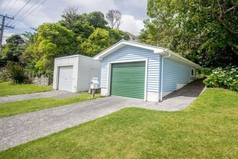 Photo of property in 18 Hinau Street, Tawa, Wellington, 5028