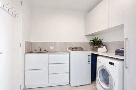Photo of property in 1 Newhaven Terrace, Mairangi Bay, Auckland, 0630
