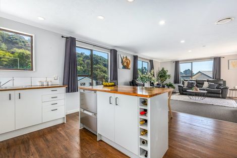 Photo of property in 76 Omapere Street, Whitby, Porirua, 5024