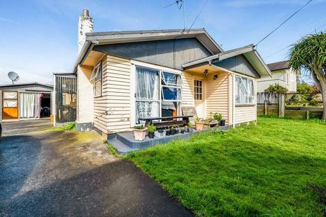 Photo of property in 93 Omata Road, Marfell, New Plymouth, 4310