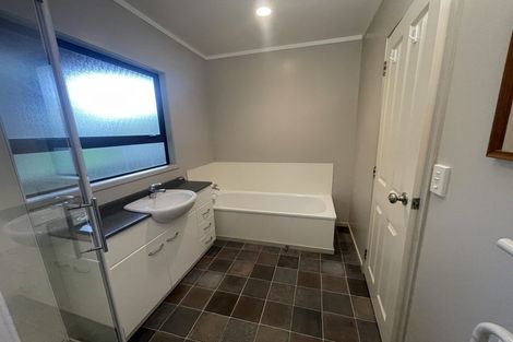 Photo of property in 19 Rayner Road, Piha, New Lynn, 0772