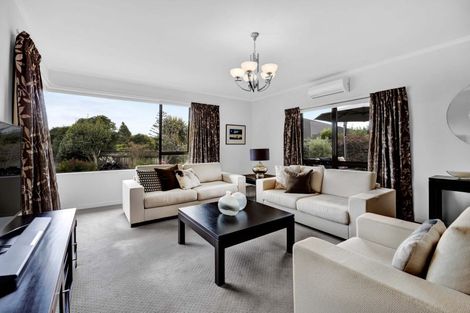 Photo of property in 3b Larsen Place, Merrilands, New Plymouth, 4312