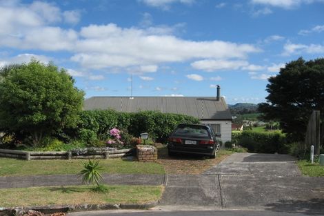 Photo of property in 13 Acland Place, Botany Downs, Auckland, 2010