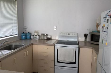 Photo of property in 2/12 Bernina Place, Weymouth, Auckland, 2103