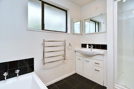 Photo of property in 31 Solomon Avenue, Redwood, Christchurch, 8051