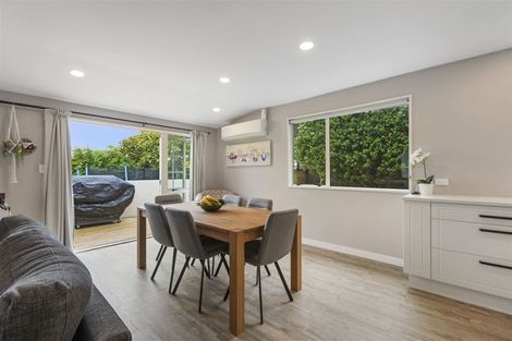 Photo of property in 40 Tyrico Close, Unsworth Heights, Auckland, 0632