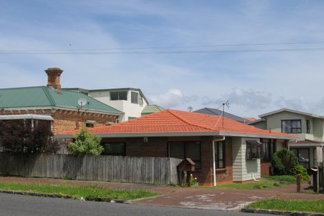 Photo of property in 2/9 New Windsor Road, Avondale, Auckland, 0600
