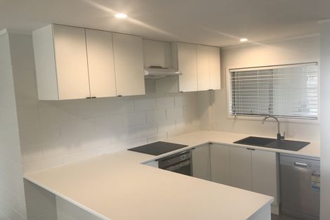 Photo of property in 15 Queen Mary Avenue, New Lynn, Auckland, 0600