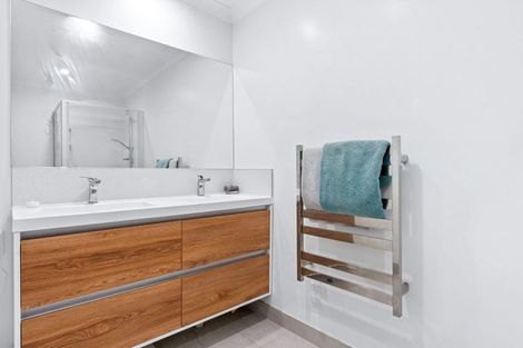 Photo of property in 11f Clearwater Cove, West Harbour, Auckland, 0618