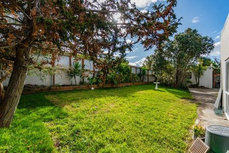 Photo of property in 14a Hinekohu Street, New Lynn, Auckland, 0600