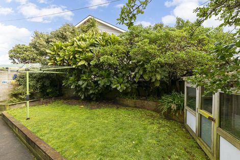 Photo of property in 80 Apu Crescent, Lyall Bay, Wellington, 6022