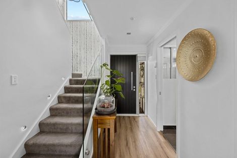 Photo of property in 2/52 Crofton Road, Harewood, Christchurch, 8051