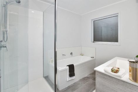 Photo of property in 4 Kawakawa-orere Road, Kawakawa Bay, Papakura, 2585