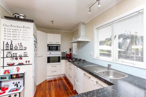 Photo of property in 16 Kenmore Street, Westown, New Plymouth, 4310