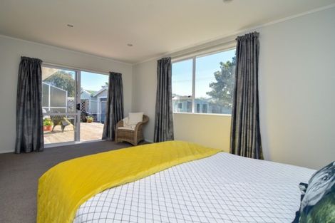 Photo of property in 27 Diamond Street, Carterton, 5713