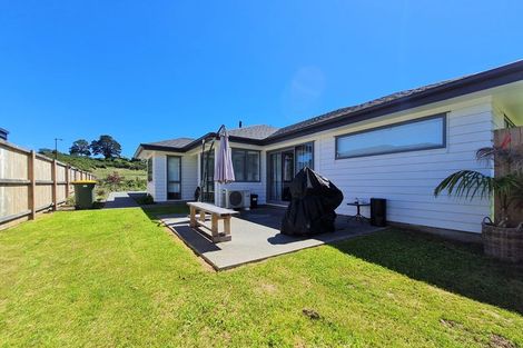 Photo of property in 117 Karepiro Drive, Stanmore Bay, Whangaparaoa, 0932