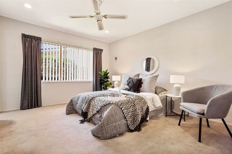 Photo of property in 63 Becroft Drive, Forrest Hill, Auckland, 0620