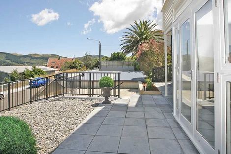 Photo of property in 74 Northland Road, Northland, Wellington, 6012