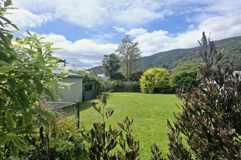 Photo of property in 16 Buller Street, Picton, 7220