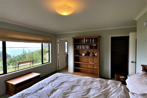 Photo of property in 140 Wattle Bay Road, Manukau Heads, Waiuku, 2684