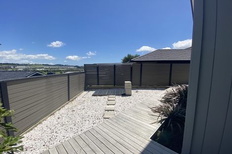 Photo of property in 24 Rochfort Crescent, Pyes Pa, Tauranga, 3112
