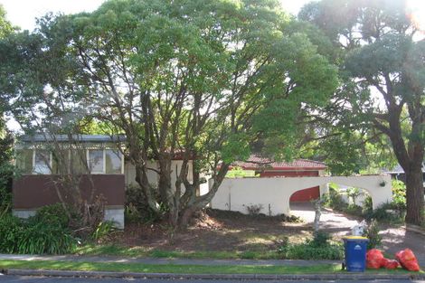 Photo of property in 15 King Richard Place, Browns Bay, Auckland, 0630