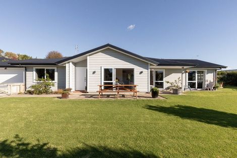 Photo of property in 2 Mckenna Lane, Omokoroa, 3114