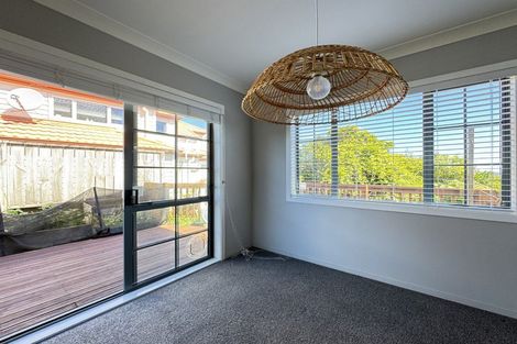 Photo of property in 40a Landsdowne Terrace, Karori, Wellington, 6012