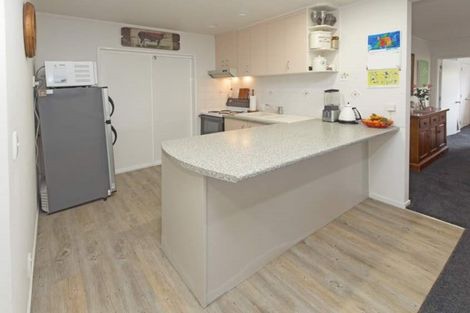 Photo of property in 1312 Whangaparaoa Road, Army Bay, Whangaparaoa, 0930