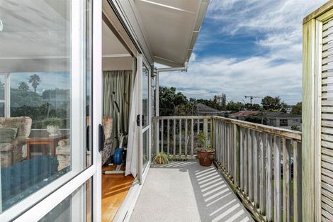 Photo of property in 17 Divich Avenue, Te Atatu South, Auckland, 0610