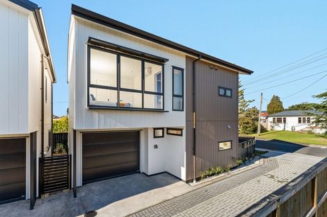 Photo of property in 8a Rowan Terrace, Te Atatu South, Auckland, 0610