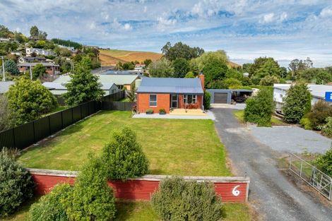 Photo of property in 6 North Foreland Street, Waihola, Milton, 9073