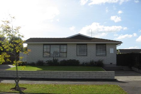 Photo of property in 2/10 Montclare Avenue, Ilam, Christchurch, 8041