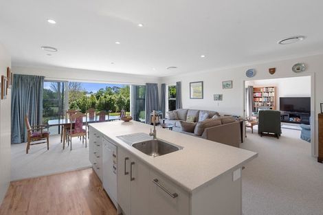 Photo of property in 10 Birdie Way, Martinborough, 5711